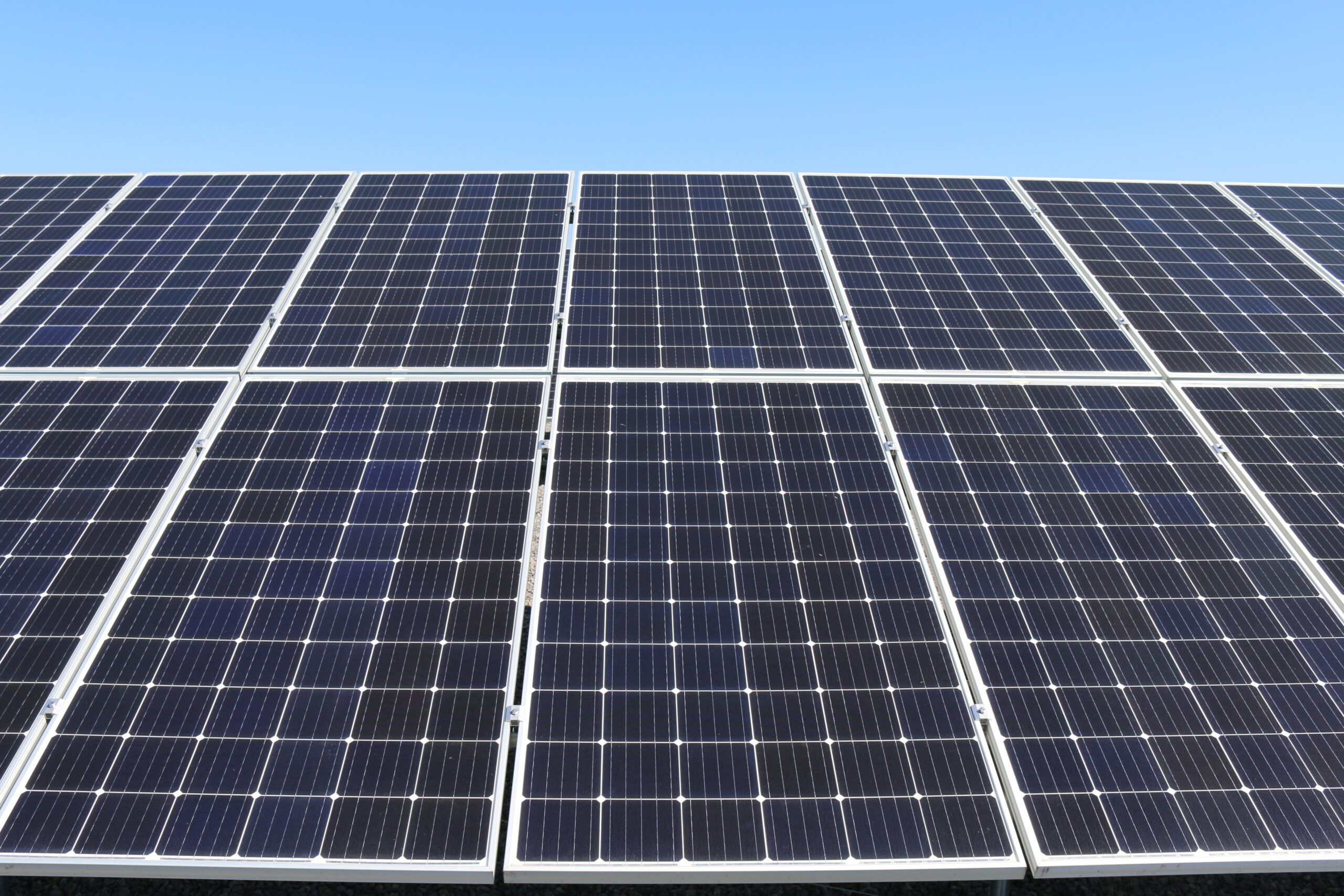 Installera solceller på ett tak